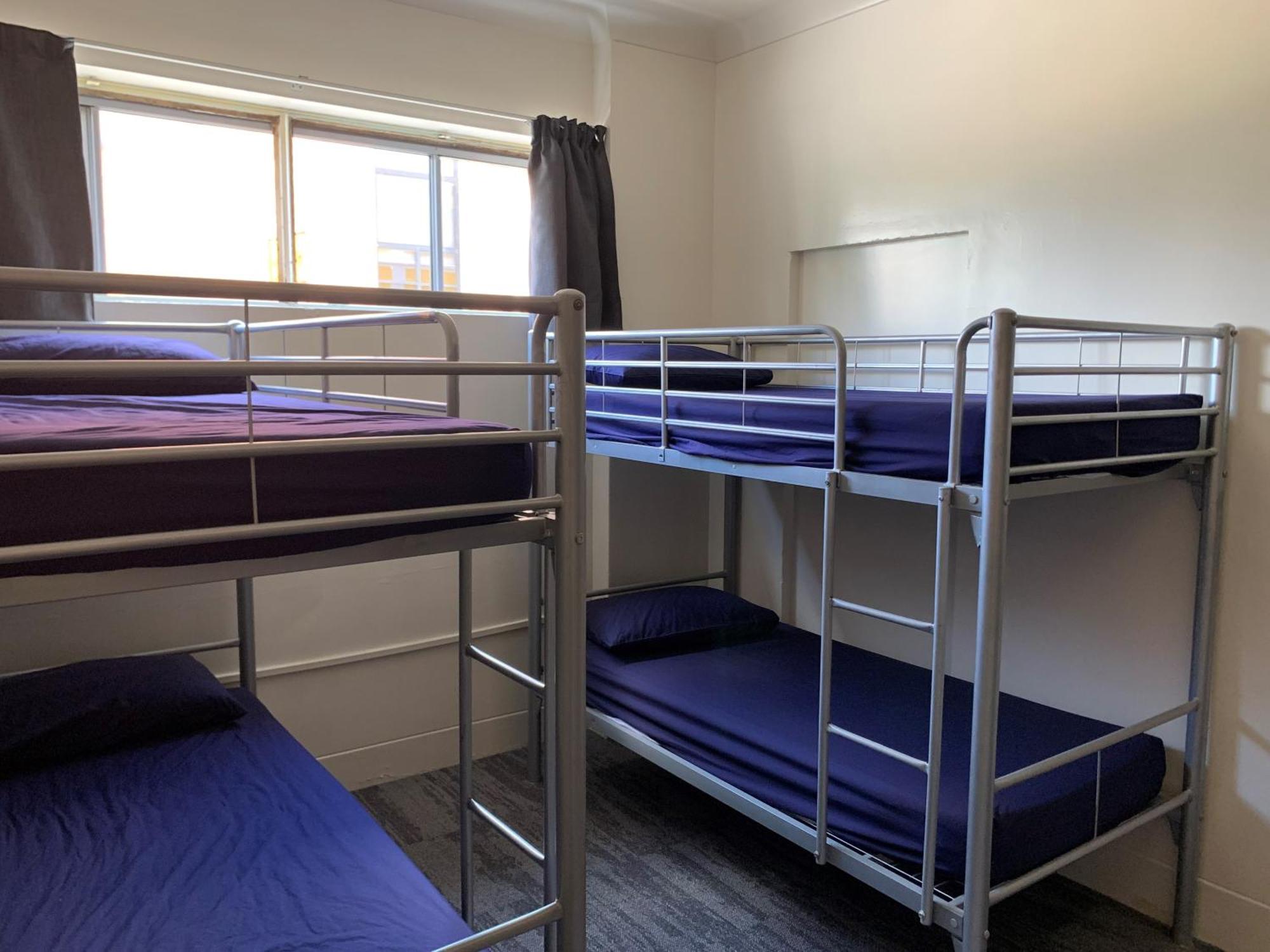Habitat Backpackers Hostel Бризбейн Екстериор снимка