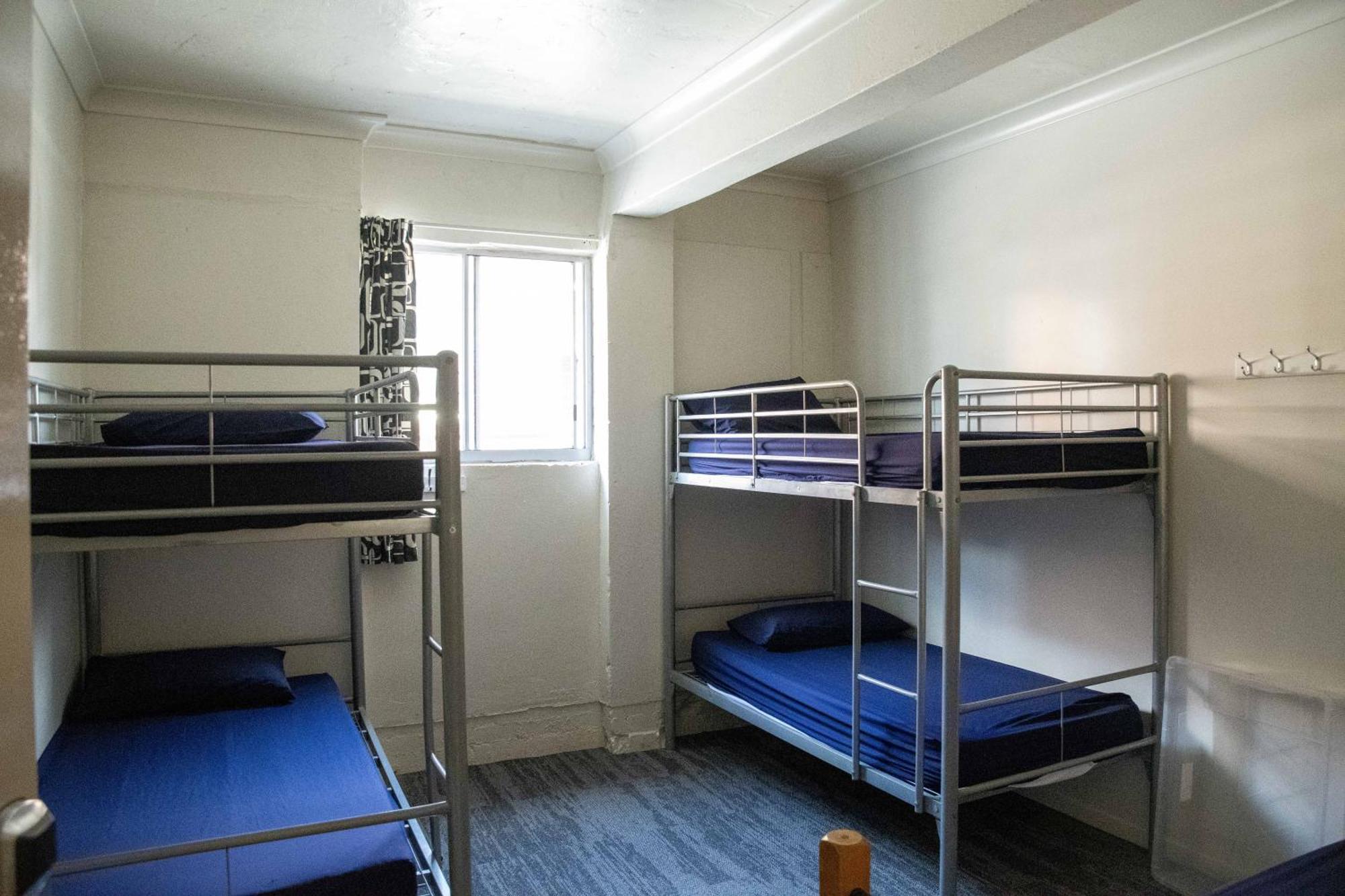 Habitat Backpackers Hostel Бризбейн Екстериор снимка