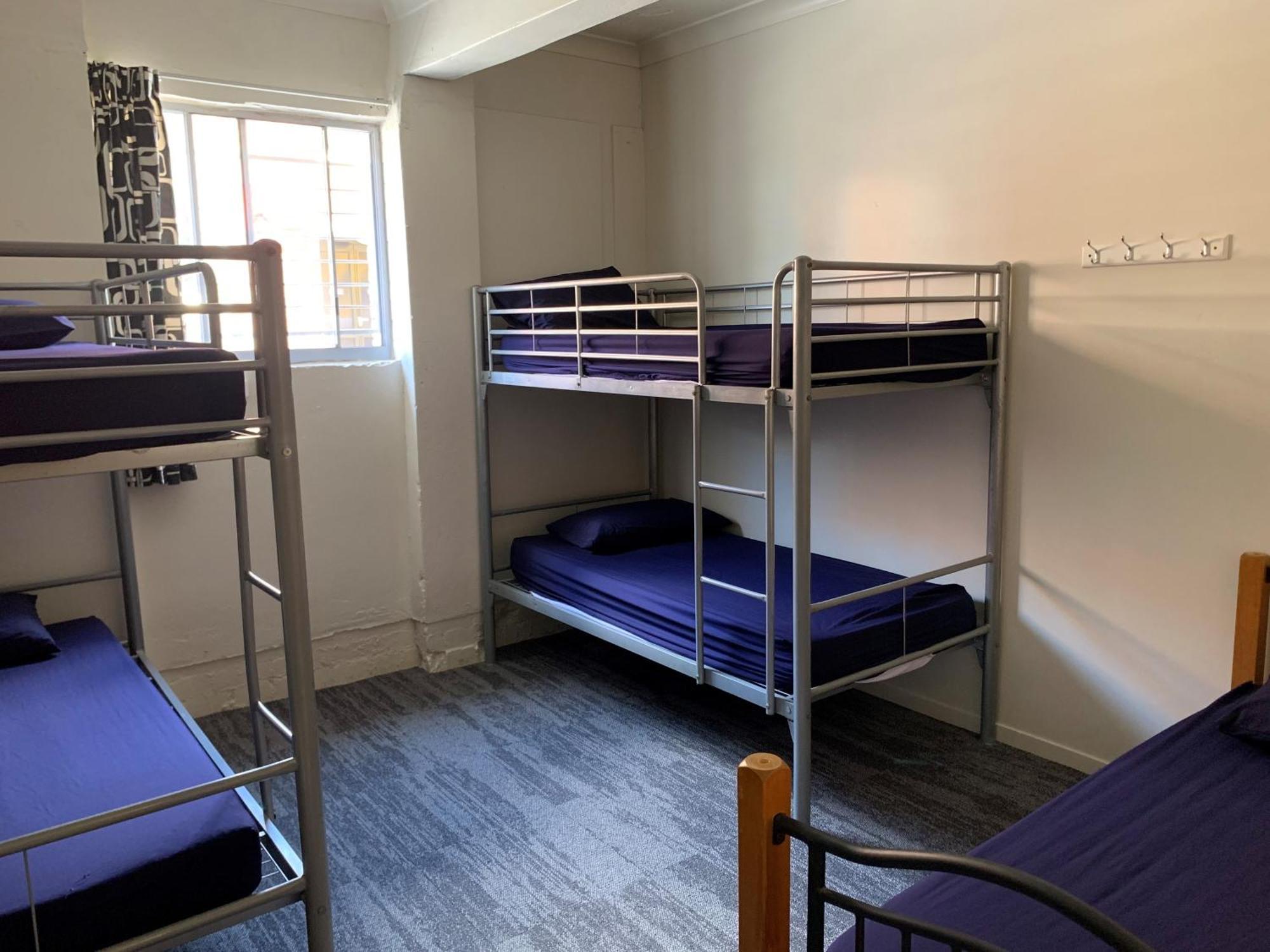 Habitat Backpackers Hostel Бризбейн Екстериор снимка