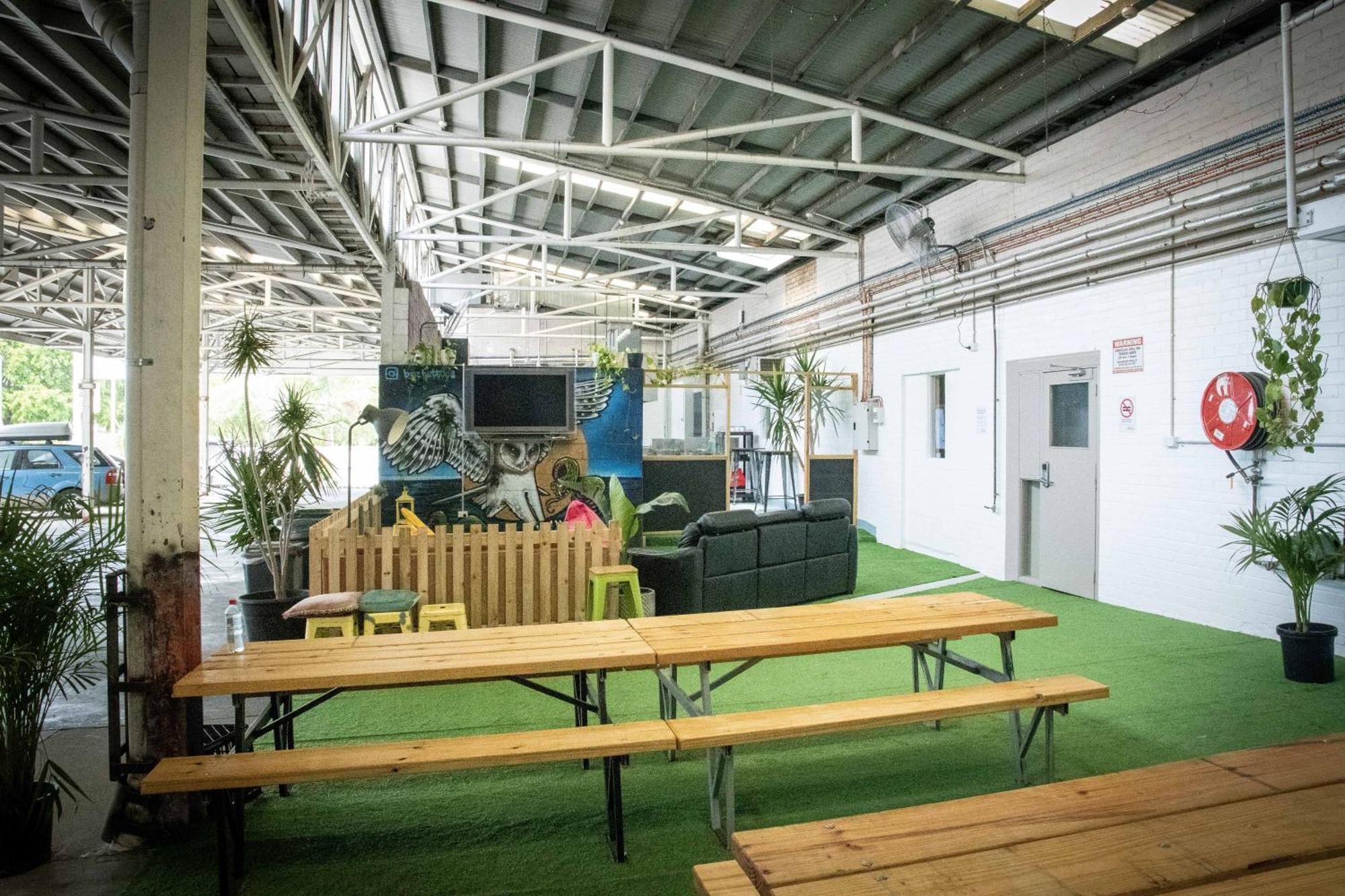Habitat Backpackers Hostel Бризбейн Екстериор снимка